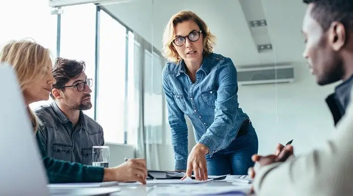 مدیر اداری کیست؟ شرح وظایف، ویژگیهای شغلی و فردی 2 مدیر اداری کیست؟ شرح وظایف، ویژگیهای شغلی و فردی